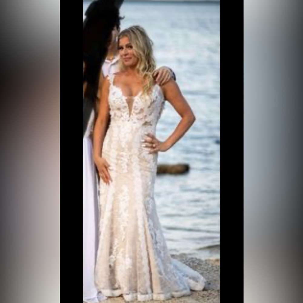 Beautiful sexy wedding dress low cut back